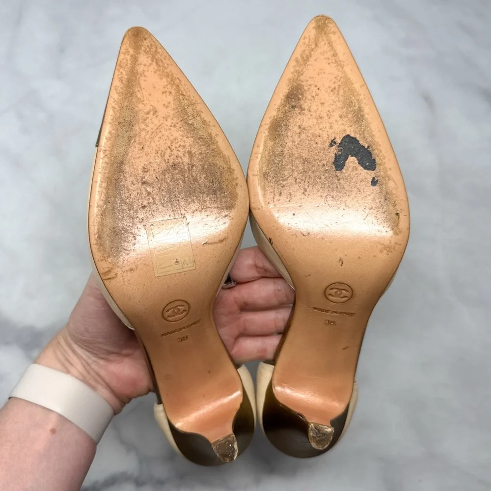 CHANEL CC Vintage 90s Y2K leather Cap Toe Mid Height Heels Pumps Gold Retro 38